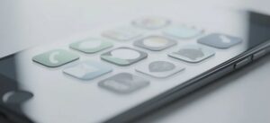 Constat d'huissier sur les reseaux sociaux Telephone affichant des applications - constat d'huissier sur les reseaux sociaux