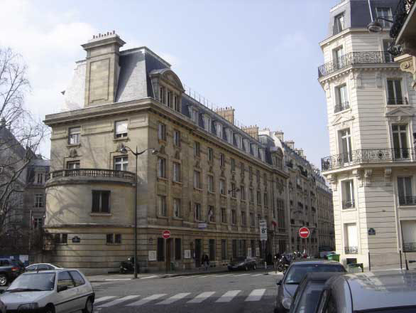 huissier paris 8