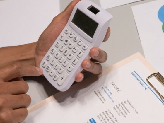 Calculatrice et facture - non-paiement de facture
